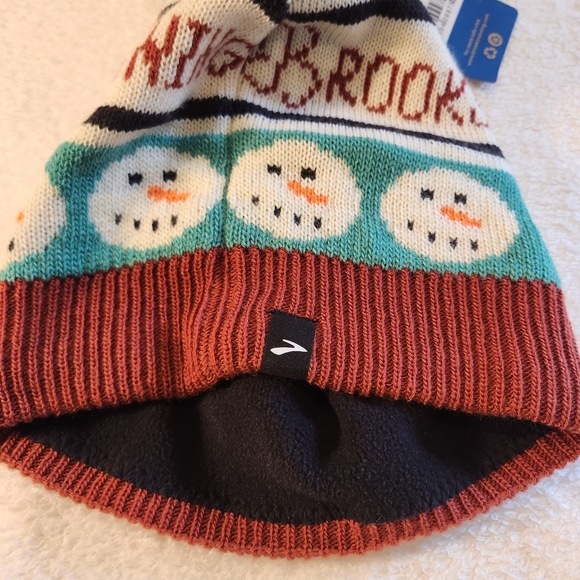 Brooks running Christmas beanie hat - Picture 2 of 4
